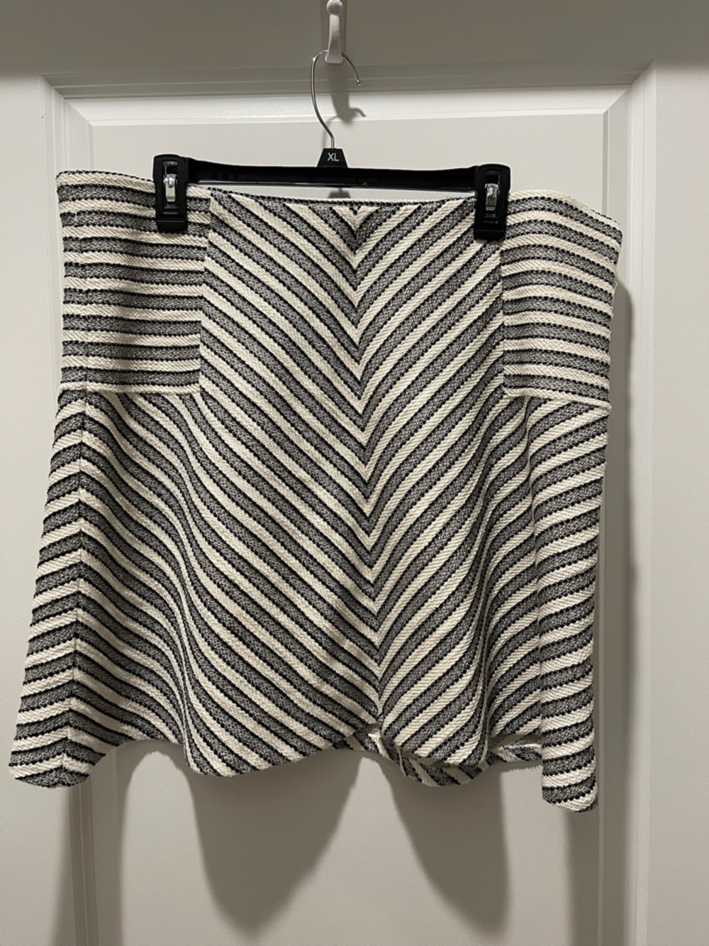 LOFT Black & White Chevron Lined Mini Skirt